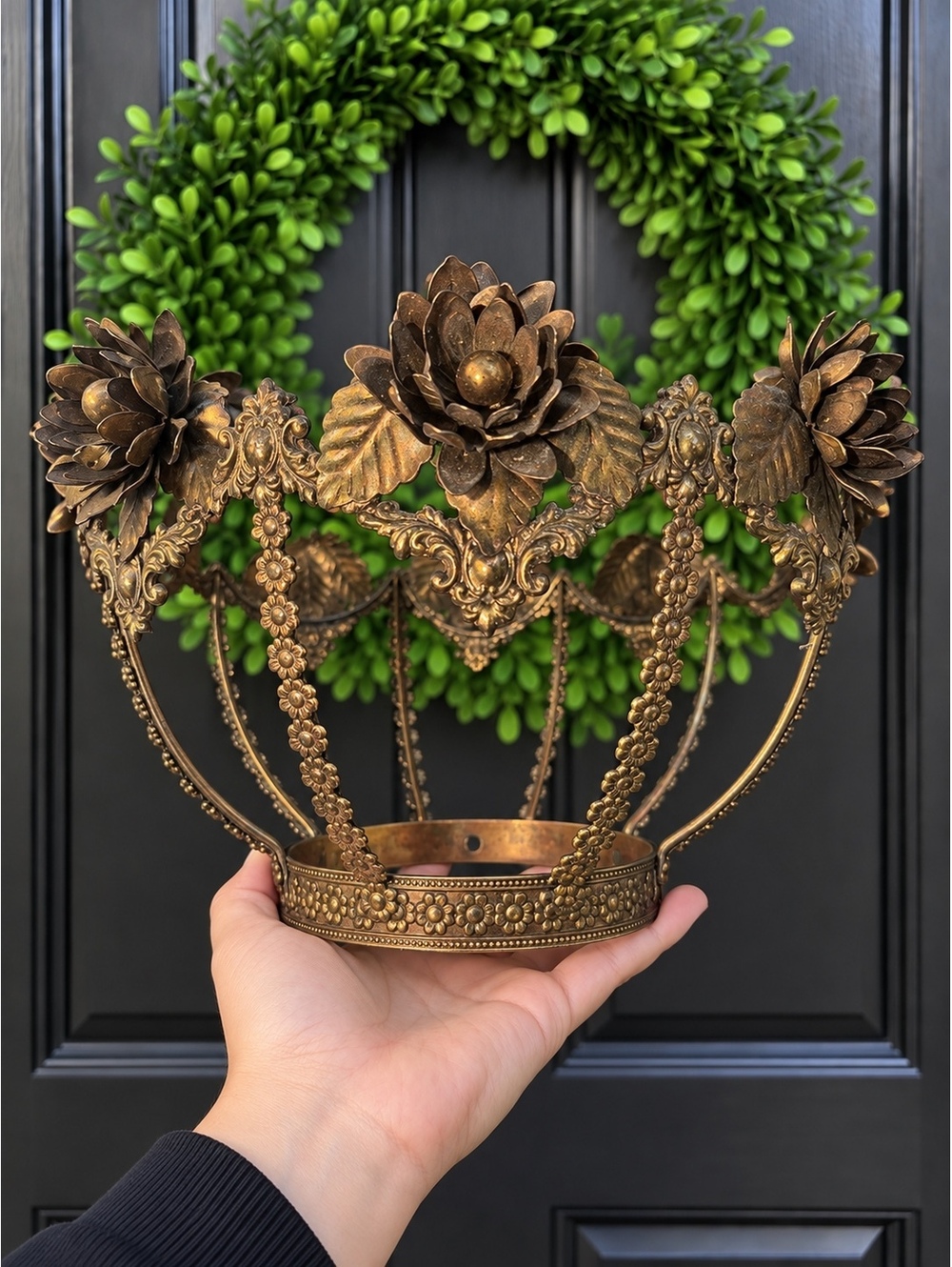 Ornate brass plant decor / hanging light fixture